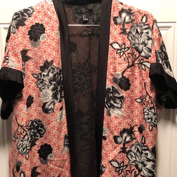 Forever 21 Other - Short Sleeve Floral Kimono